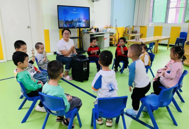 强化师资核心融通资源网络构筑高质量的幼儿运动发展新生态