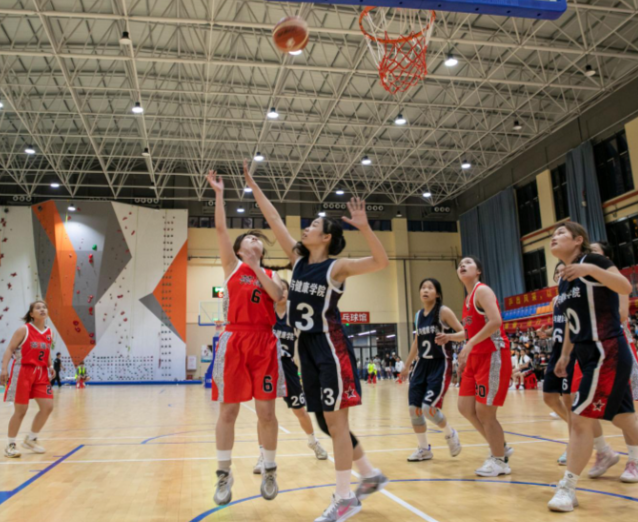 学生每天综合体育活动不低于2小时构建起体健心康的育人系统